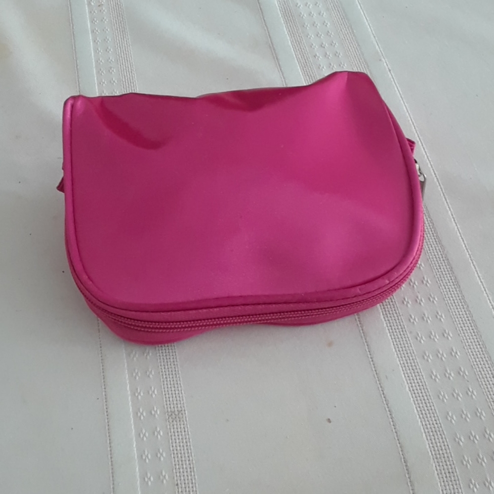 NWOT Makeup bag - Picture 1 of 4